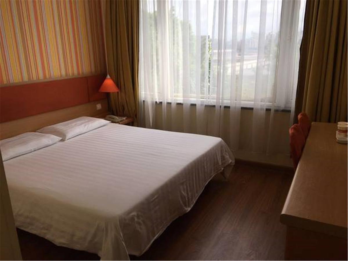 Home Inn Guangzhou Guangdong University Of Foreign Studies Baiyun Avenue Εξωτερικό φωτογραφία